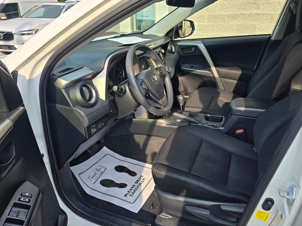 2017 Toyota RAV4 LE photo